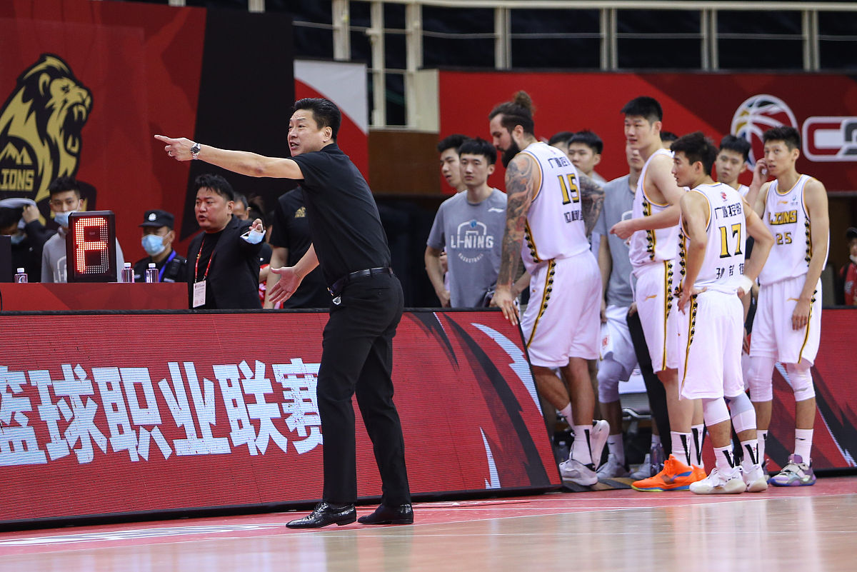 广东宏远队主教练因健康原因辞职，球队何去何从？的简单介绍